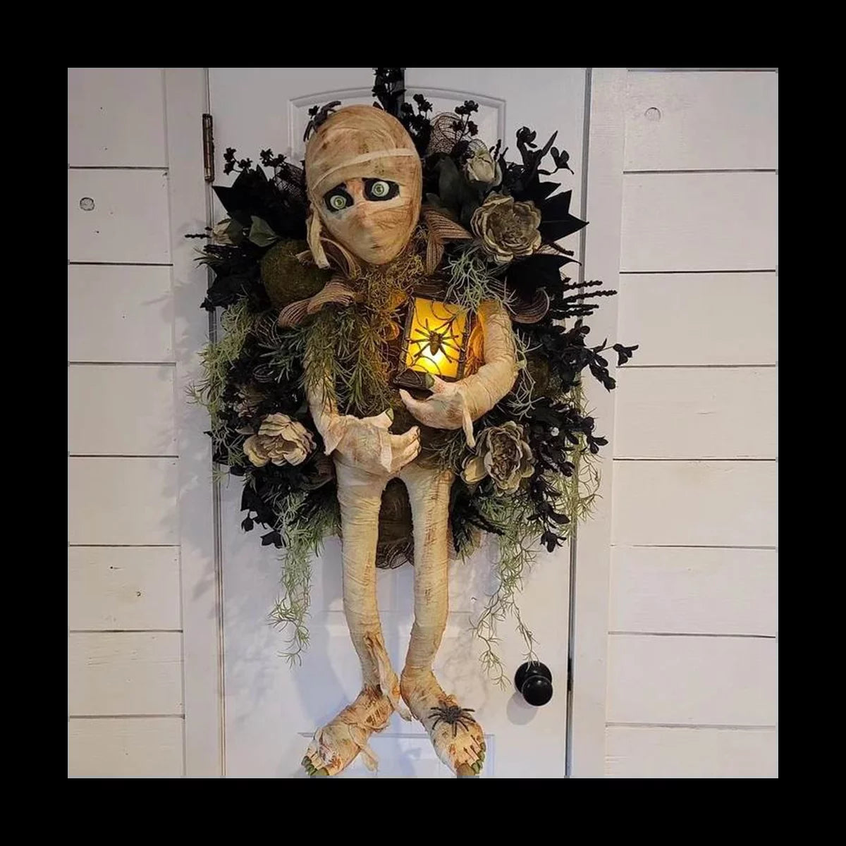 Halloween Mummy Wreath with Skull – Spooky Front Door Decoration for a Scary Halloween
